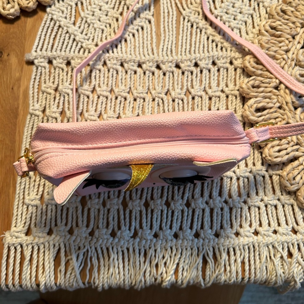 Light pink pleather unicorn purse (switch inside that makes eyes open & close) - Picture 4 of 5